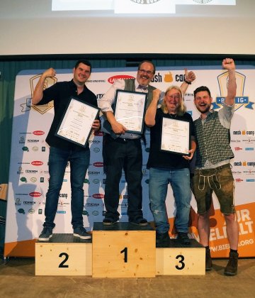 Siegerfoto der Wertungsgruppe Holzfassgereifte Biere, Kategorie Gewerbliche Brauerei
