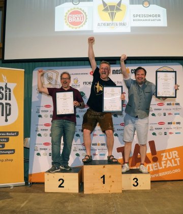Siegerfoto der Wertungsgruppe Holzfassgereifte Biere, Kategorie Hobbybrauerei