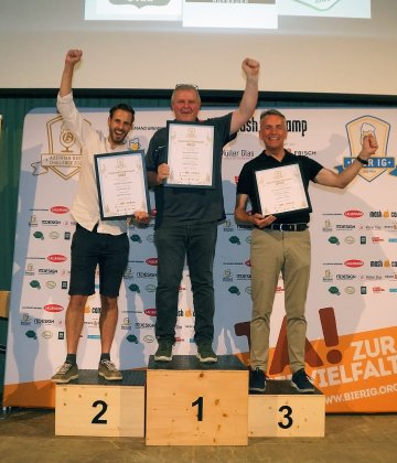 Siegerfoto der Wertungsgruppe Lagerbiere Dunkel, Kategorie Gewerbliche Brauerei